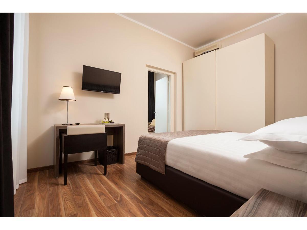 Hotel Window On Roma Exterior foto