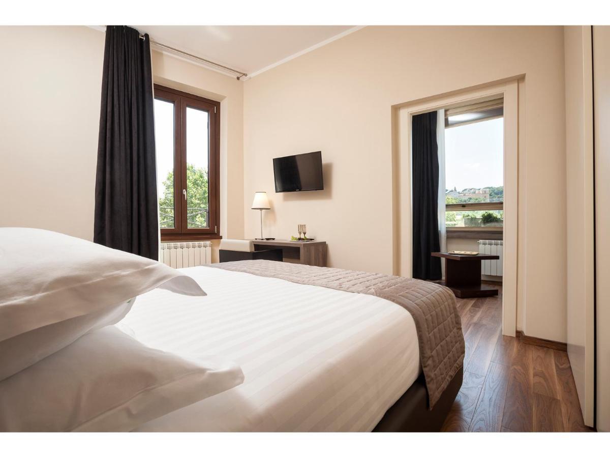 Hotel Window On Roma Exterior foto